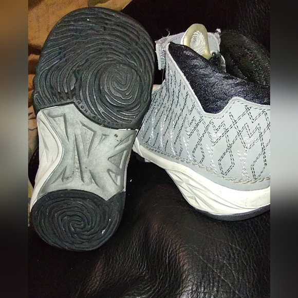 Kids vintage nike jordan retro Xx3 #23 (size 7C) - Picture 3 of 4